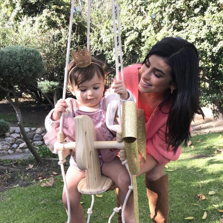 Sazan Hendrix Brings Shabby Chic to Her Daughter's First Birthday Party